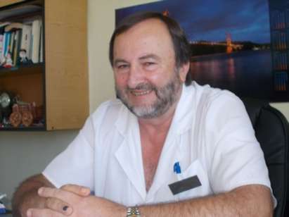 Бургаският психиатър Андрей Стоянов осъди Комисията по досиетата заради наклеветяването му, че е агент на ДС