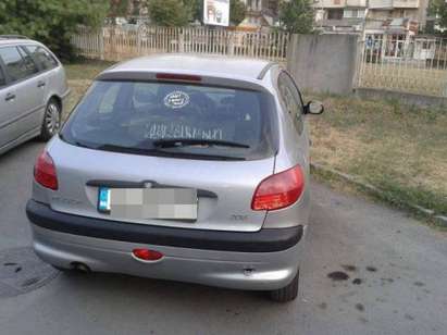 Какво става?! Кола на "Ислямска държава" в центъра на Пловдив