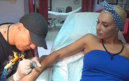 Бургазлийката Златка Димитрова с нова татуировка, вижте къде (ВИДЕО)