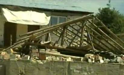 Багери влизат в ромския квартал на Гърмен, събарят още пет къщи