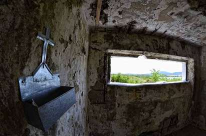 Из тъмните подземия на Втората световна война - бункерът край Черноморец (СНИМКИ)
