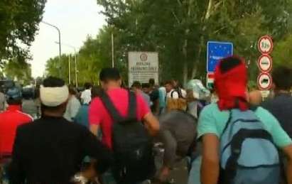 20 унгарски полицаи ранени при сблъсъци на границата с имигранти, бежанците тръгнаха към Хърватия
