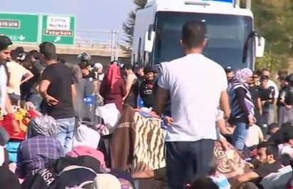 Броят на бежанците край Одрин намаля, 1000 души от тях се върнаха в Истанбул