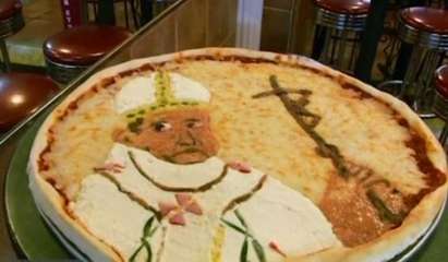 Направиха пица с лика на папата в чест на посещението му в САЩ