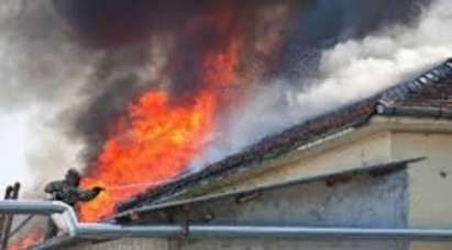Изгоря покрива на къща на улица "Васил Левски" в бургаския ж.к."Възраждане"