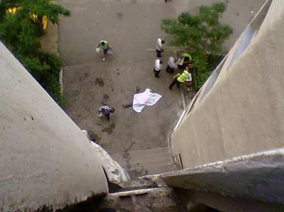 Жестока трагедия! Майка на 1-годишното детенце се самоуби след полет от 6-ия етаж!