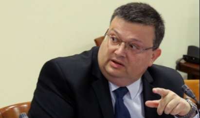 Главният прокурор Сотир Цацаров поиска имунитета на кандидата за общински съветник Ахмед Емин, обещавал пералня срещу глас