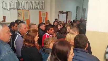 Екшън в Обзор! Над 400 новорегистрирани от Шумен и Ямбол окупираха избирателните секции (ВИДЕО)
