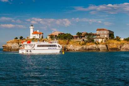 Безплатна разходка в Бургаския залив с кораба "Анастасия" за деня на Черно море