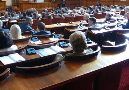 Парламентът отложи гласуването на президентското вето върху поправката „анти-Бакалов”