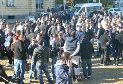 Полицейският протест се премести пред Министерския съвет