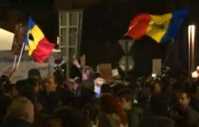 30 000 румънци на бунт срещу корупцията, искат и оставката на президента