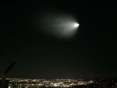 Лос Анжелис настръхна ужасен от мистериозна светлина в нощното небе (ВИДЕО)