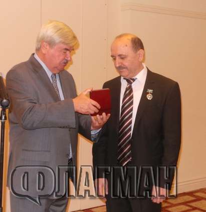 Тонко Фотев бе отличен с почетен знак от Н.Пр. Юрий Исаков за 60-годишния си юбилей