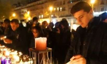 Почитаме жертвите на терора в Париж с минута мълчание
