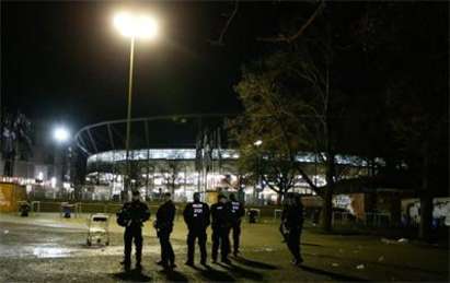 Линейка, пълна с взривове, край стадиона в Хановер? (Снимки)