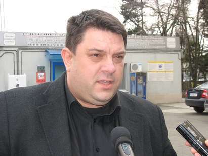 Депутатът Атанас Зафиров в екшън на паркинг: Шофьор ме заля с ругатни, а ако колата му беше бомба?