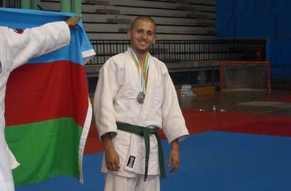 Разследващ полицай грабна златния медал от шампионат по карате в София