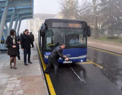 Честито! Посрещнаха първия градски автобус на автогара „Юг“ (СНИМКИ)