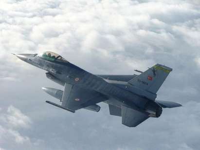Нова война? Турски изтребители навлязоха в небето над Ирак! Бомбардират погранични територии
