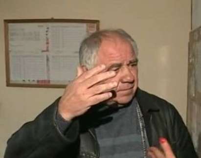 Маскирани бандити ритали военен в главата, а после го молили да не ги убива