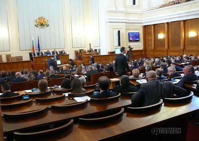 Парламентът одобри окончателно промените в Конституцията – против бяха само част от реформаторите, БСП, Георги Кадиев и Велизар Енчев