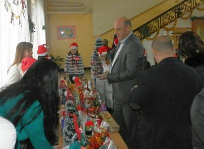 Отвори врати благотворителният коледен базар „Детска звезда” в Поморие