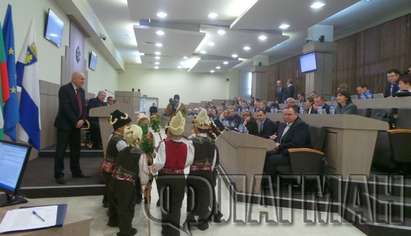 Коледарчета поздравиха общинските съветници в Бургас
