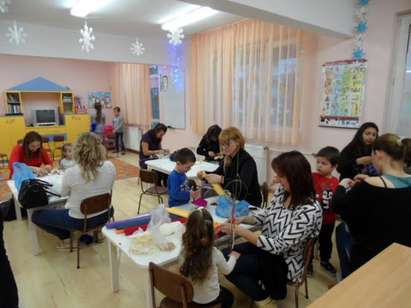 Деца от ОДЗ „Русалка“ в Приморско творят в „Коледна работилничка с родители“