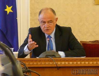 Ген. Атанасов излъга, че си е подал оставката като председател на парламентарна комисия