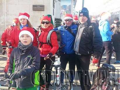 Бургазлии посрещат Коледа на колела, най-малкият участник е само на 8 (СНИМКИ)
