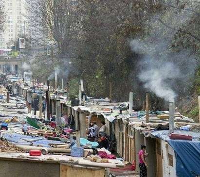 Български роми се „интегрират“ успешно в богати квартали на Париж (уникални снимки)