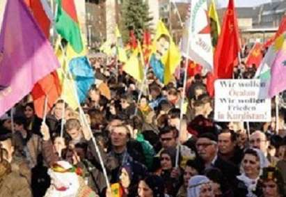 Масов митинг на кюрди срещу режима на Ердоган разтърси Дюселдорф