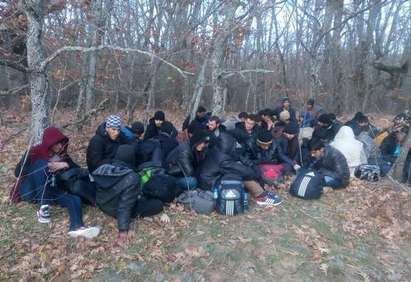 Спипаха над 30 нелегални имигранти и каналджията им край р. Караагач