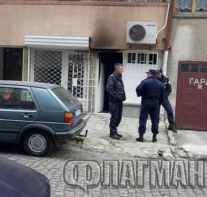 Пожар лумна в гараж, пригоден за квартира в ж.к."Възраждане"(СНИМКИ)