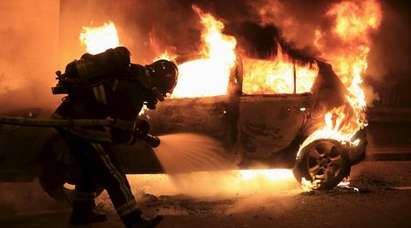 Над 800 коли са били запалени в новогодишната нощ във Франция