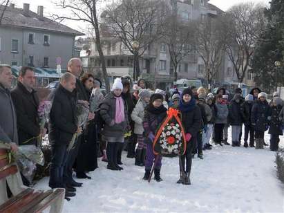 ОУ „Христо Ботев” в Поморие отбеляза патронния си празник и годишнината от рождението на поета