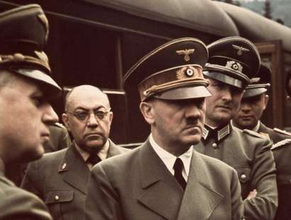 Бивш агент на ЦРУ сензационно: Хитлер е фалшифицирал смъртта си и е избягал в Аржентина с подводница