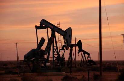 Нов рекорден спад на цената на петрола