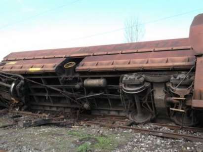 Тежък инцидент! Товарен влак се обърна на гарата в Дупница