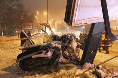 Установено: Шофьорът и спътничката му от Мерцедеса-ковчег в Пловдив са загинали на място