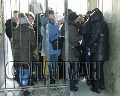 Напрежението при търговците на мартеници в Бургас расте, списъците се оказаха пожелателни