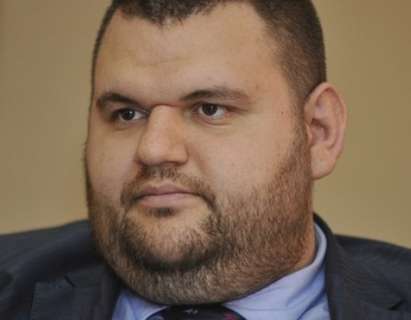 Делян Пеевски вдигна скандал на прокуратурата, че не разпитва Слави Трифонов и Прокопиев