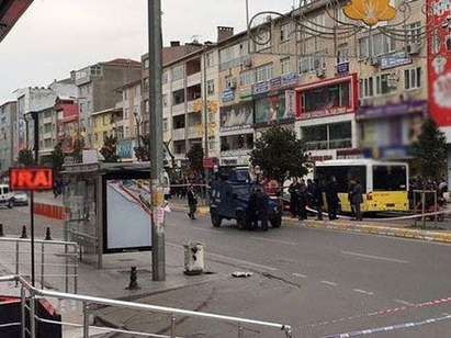 Извънредно! Взрив избухна на спирка в Истанбул, има ранени! (СНИМКА)