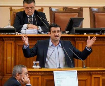Депутатът Семир Абу Мелих свиква шефовете на всички здравни звена в Бургаска област тази вечер