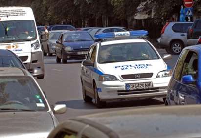 Престрелка в центъра на София! Въоръжени нападнаха инкасо автомобил в паркинга на мол