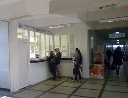 Една година след скандалния търг в ДКЦ 2 в Бургас - няма аптека, няма конкуренция за Марешки