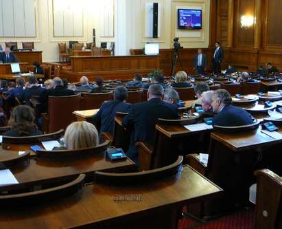 Парламентът отложи спор за „геноцида над българите”, ПФ и „Атака” се изпокараха