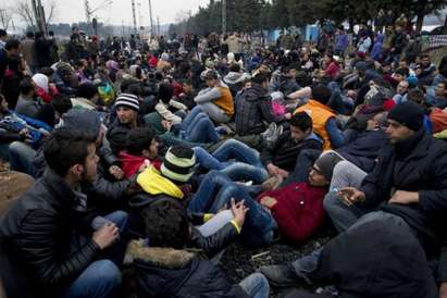 Бежанска вълна заля Идомени, мигрантите вече са над 10 000