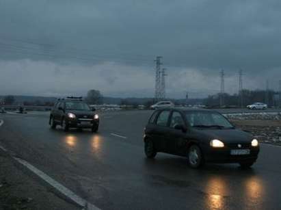 Пътна обстановка: Мокри и хлъзгави са настилките в областта, шофирайте внимателно